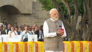 गांधी जयंती पर राजघाट पहुंचे PM मोदी और राष्ट्रपति मुर्मू, शास्त्री जी को भी विजय घाट पर किया नमन