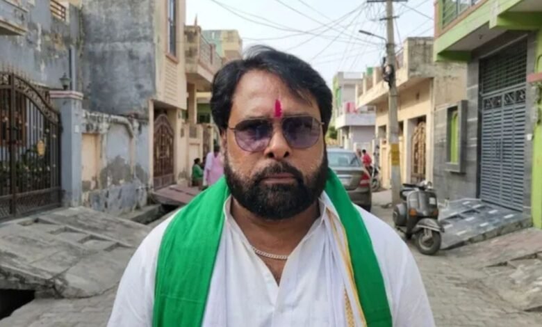 दिल्ली प्रदर्शन में जाने से पहले भाकियू लोकहित अध्यक्ष देवेंद्र बाना हाउस अरेस्ट, घर के बाहर पुलिस तैनात