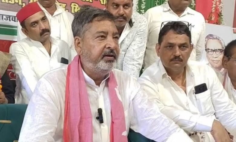 सपा सांसद वीरेंद्र सिंह का ओवैसी को ऑफर, बोले- PDA विचारधारा से जुड़ने वालों के लिए दरवाजे खुले