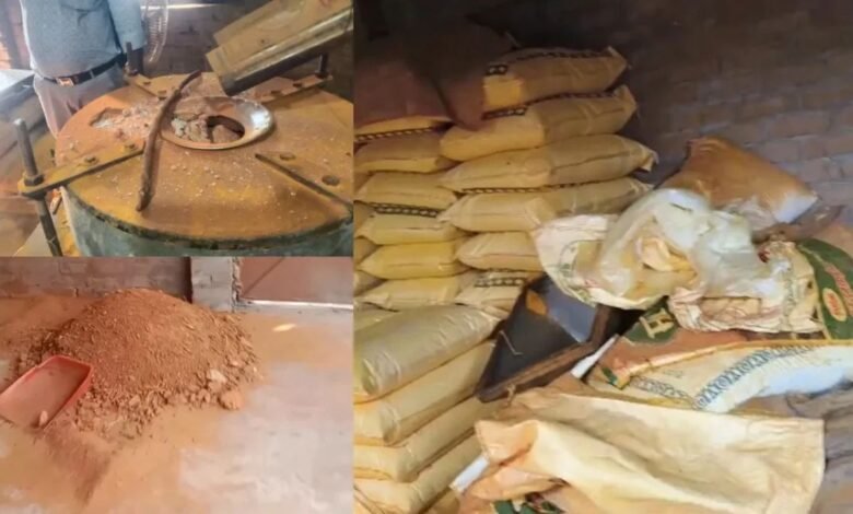चावल के आटे, लकड़ी और ईंट के बुरादे से बन रहा था मसाला! समस्तीपुर में कथित नकली मसाला फैक्ट्री का भंडाफोड़