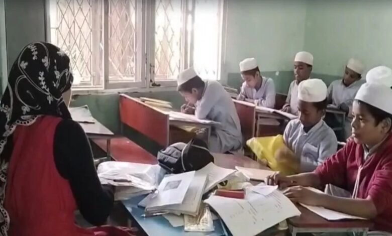 उत्तराखंड के मदरसों में शुक्रवार की छुट्टी खत्म, रविवार को रहेगा अवकाश; धामी सरकार के फैसले पर सियासत तेज