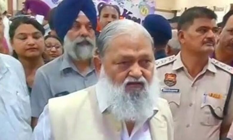 चुनाव आयोग के खिलाफ प्रदर्शन पर अनिल विज का हमला, बोले- सुप्रीम कोर्ट पर दबाव क्यों?