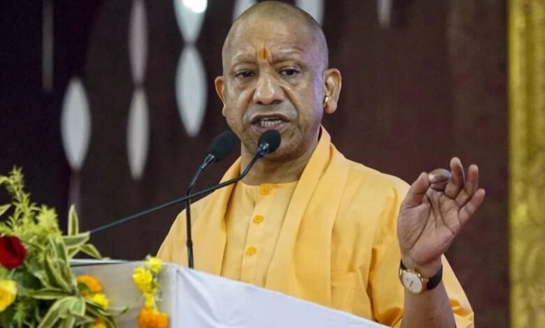 कोलकाता दुर्गा पूजा पंडाल हादसे के बाद यूपी में अलर्ट, CM योगी ने सुरक्षा को लेकर दिए सख्त निर्देश
