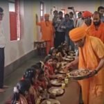गोरखनाथ मंदिर में CM योगी ने किया कन्या पूजन, चरण पखारकर लिया आशीर्वाद